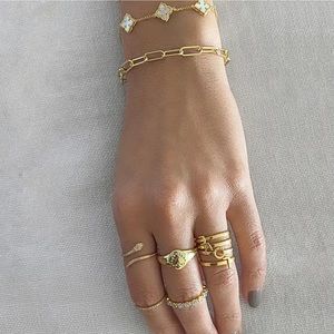 Three alahambra mother of pearl bracelet